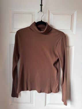 Old Navy Ribbed Turtleneck Sweater in Warm Brown